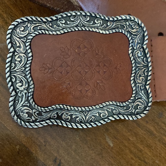 LIZ CLAIBORNE LEATHER BELT WITH BUCKLE 35 INCHES BROWN - Picture 2 of 9